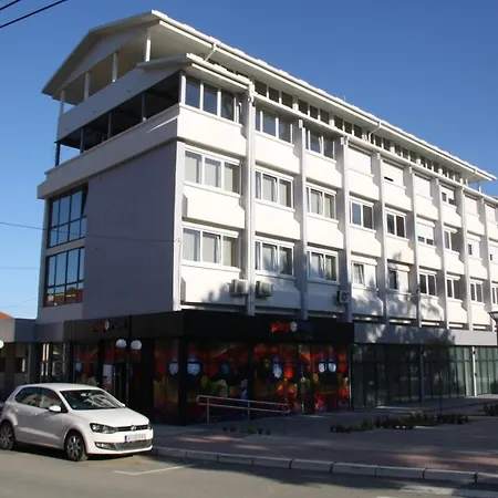 S&s Milicevic U Strogom Centru Aleksandrovca Daire *